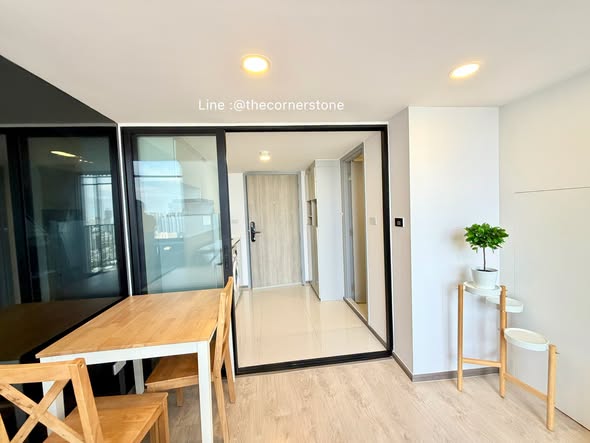 room interior and bathroom of KnightsBridge Space Sukhumvit-Rama 4