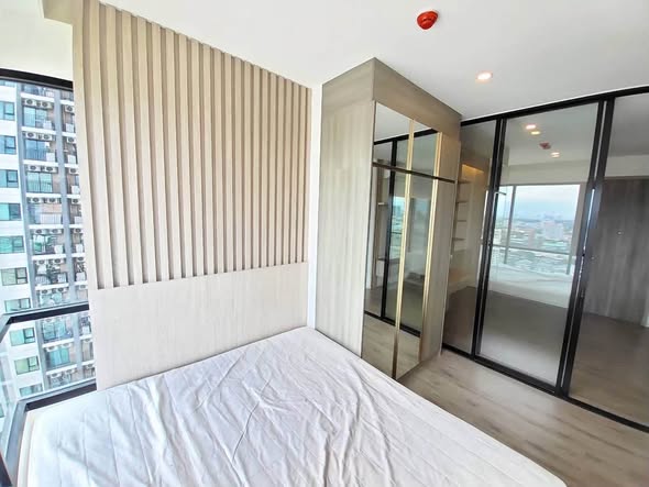 bedroom and room interior of Knightsbridge Sukhumvit-Thepharak