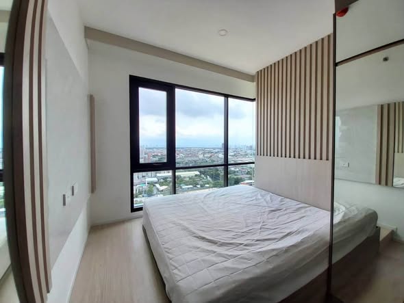 bedroom and room interior of Knightsbridge Sukhumvit-Thepharak