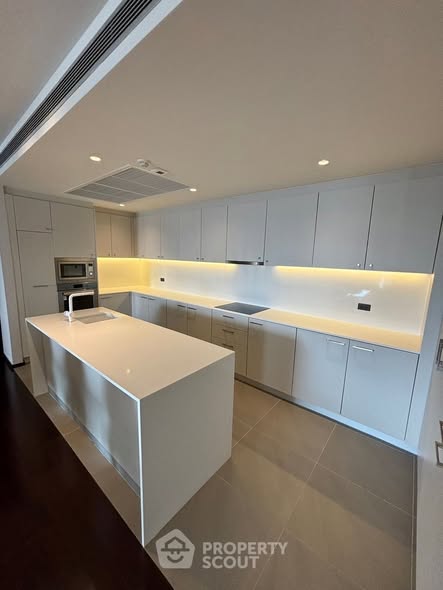 kitchen of La Citta Delre Thonglor 16