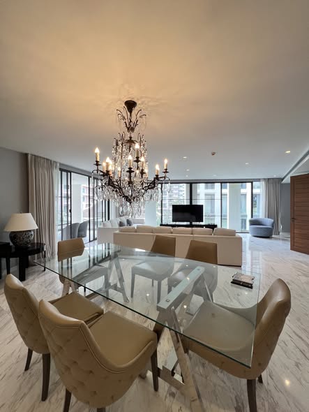 room interior of La Citta Delre Thonglor 16