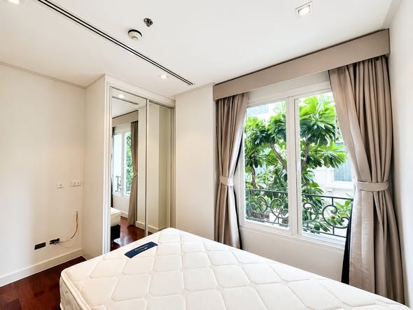 bedroom of La Vie en Rose Place