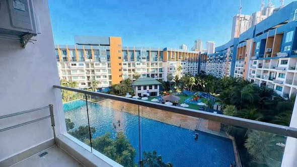 pool of Laguna Beach Resort 2