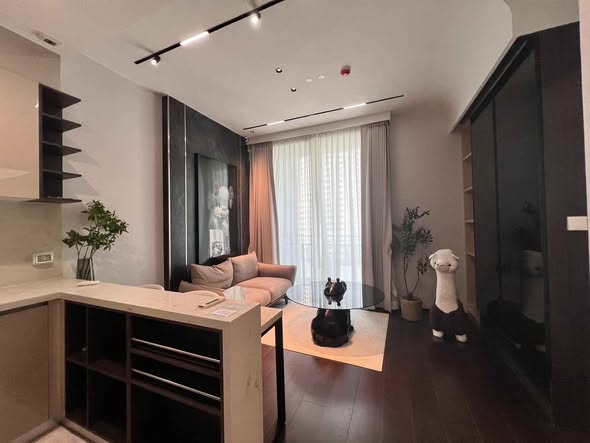 bedroom and living room of LAVIQ Sukhumvit 57
