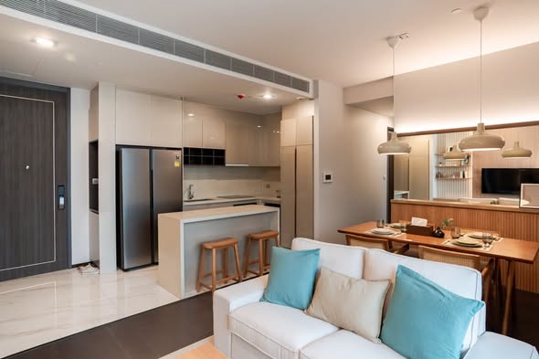 living room and room interior of LAVIQ Sukhumvit 57