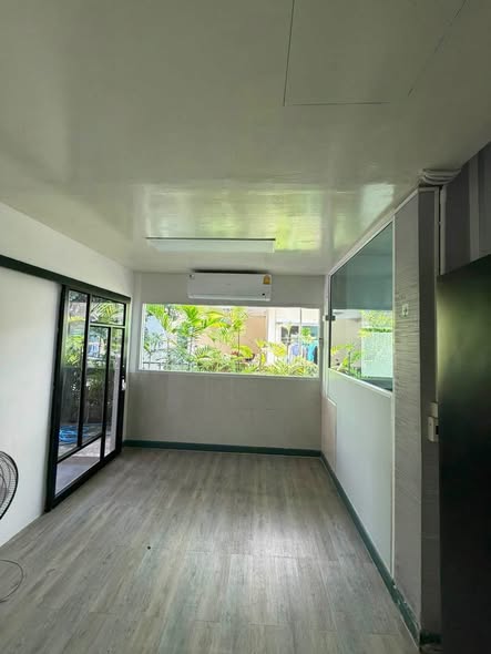 room interior of Le Neo I-II