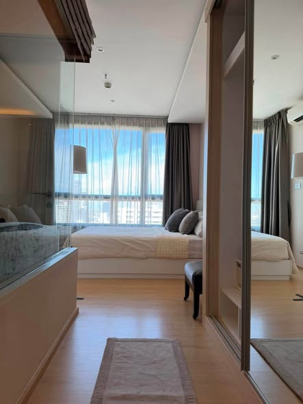 bedroom and room interior of Le Raffine Sukhumvit 39