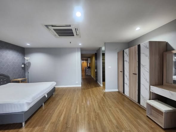 bedroom of lebua at State Tower