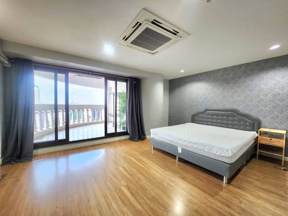 bedroom of lebua at State Tower