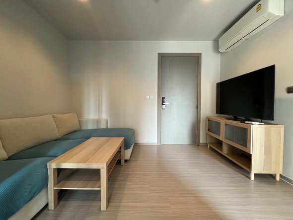 living room and bedroom of Life Asoke – Rama 9