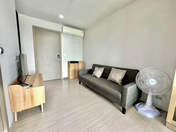 living room and bedroom of Life Asoke – Rama 9