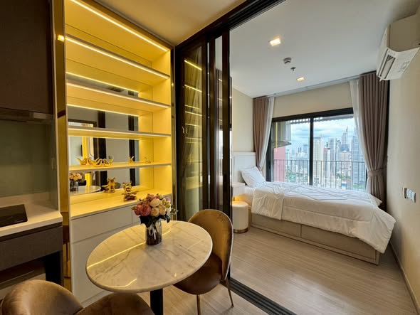bedroom of Life Asoke Hype