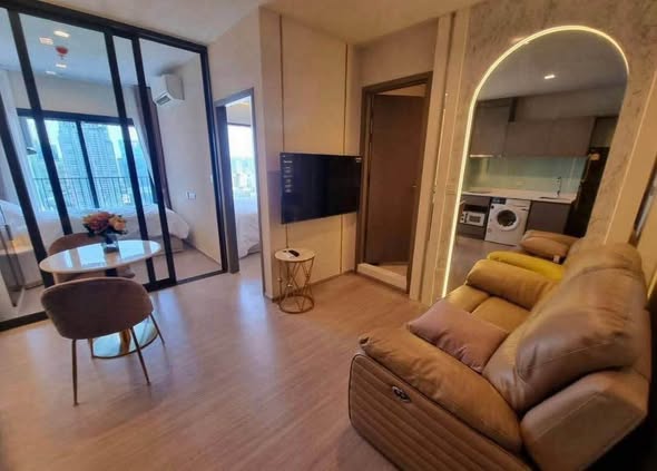 bedroom of Life Asoke Hype