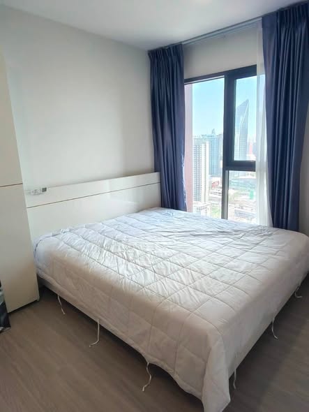 bedroom of Life Asoke Hype