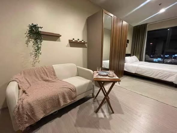 bedroom of Life Asoke Hype