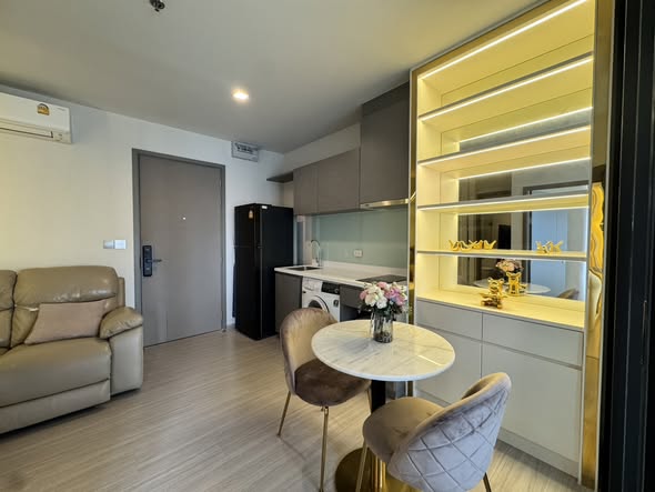 bedroom of Life Asoke Hype