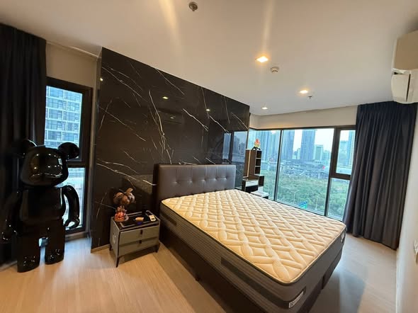bedroom of Life Asoke Hype