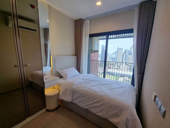 bedroom of Life Asoke Hype