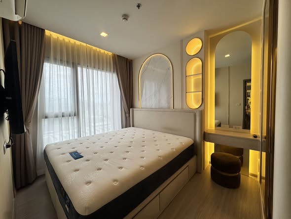 bedroom of Life Asoke Hype
