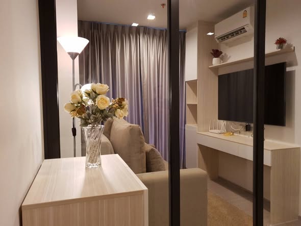 bedroom of Life Asoke Hype