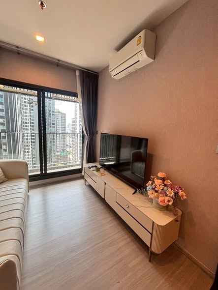 bedroom of Life Asoke Hype