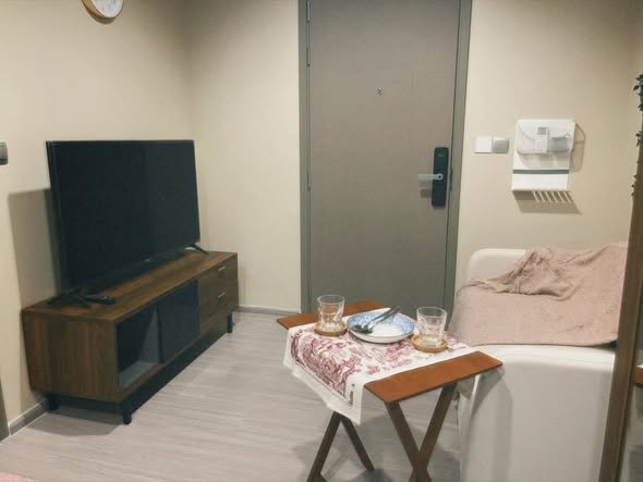 bedroom of Life Asoke Hype