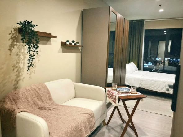 bedroom and living room of Life Asoke Hype