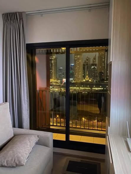 bedroom and room interior of Life Asoke Hype