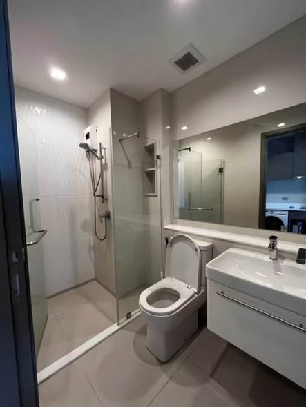 room interior and bathroom of Life Asoke Hype