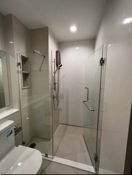room interior and bathroom of Life Asoke Hype