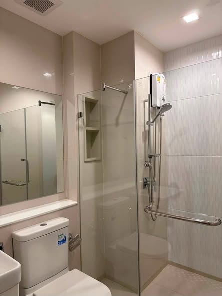 room interior and bathroom of Life Asoke Hype
