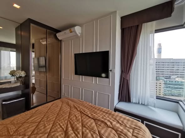 bedroom of Life One Wireless