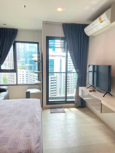 bedroom of Life One Wireless