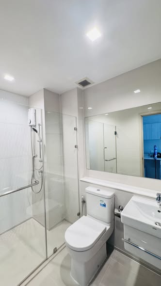 room interior and bathroom of Life One Wireless