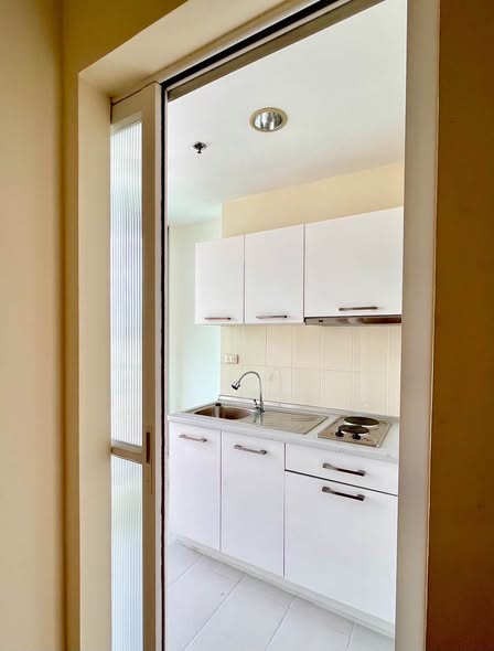 room interior of Life @ Phahon – Ari