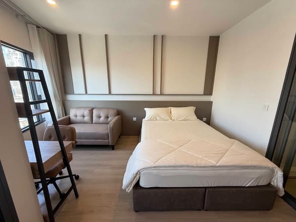 bedroom and room interior of Life Rama 4 – Asoke