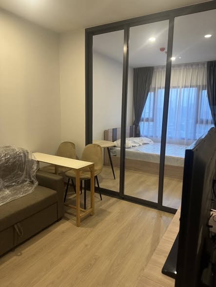 bedroom and room interior of Life Rama 4 – Asoke