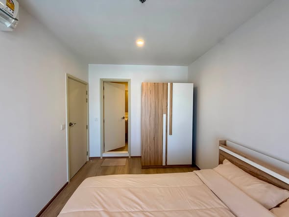 bedroom and room interior of Life Rama 4 – Asoke
