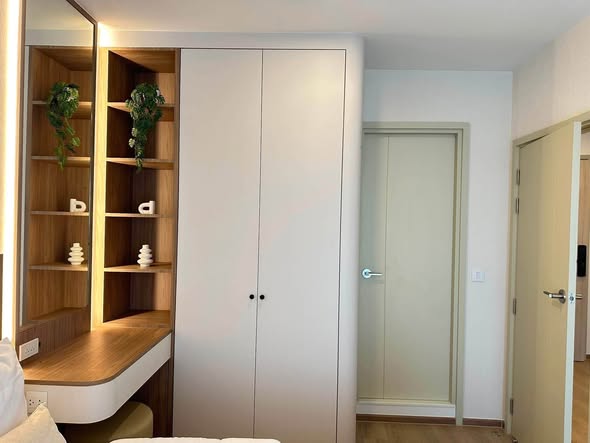 bedroom and room interior and bathroom of Life Rama 4 – Asoke
