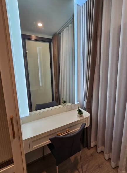 bedroom and room interior and bathroom of Life Rama 4 – Asoke