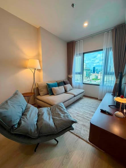 living room and bedroom of Life Rama 4 – Asoke