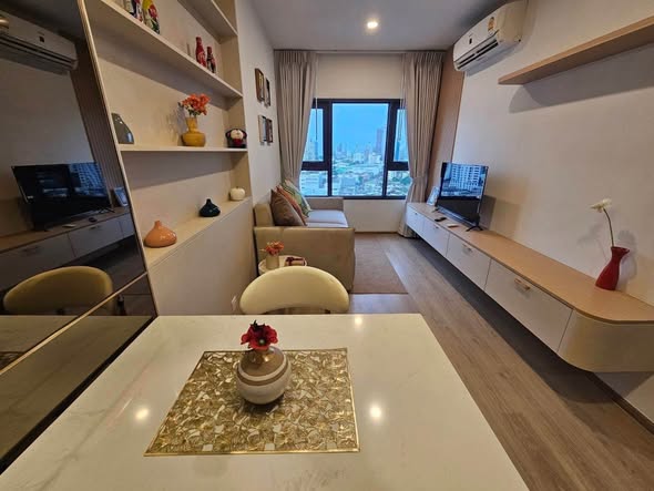 living room and room interior of Life Rama 4 – Asoke