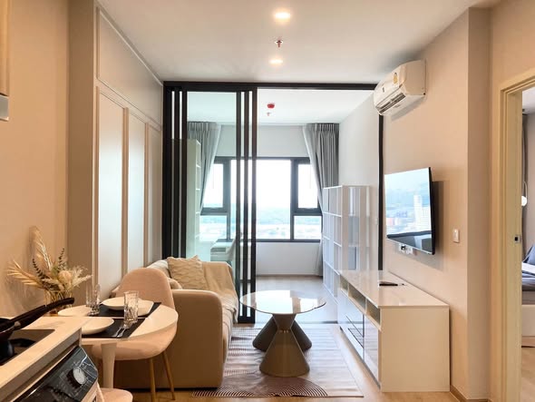 living room and room interior of Life Rama 4 – Asoke
