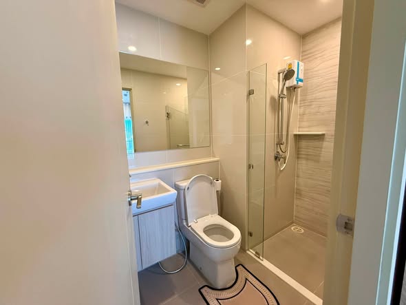 room interior of Life Rama 4 – Asoke