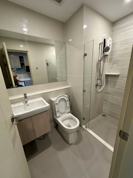 room interior of Life Rama 4 – Asoke