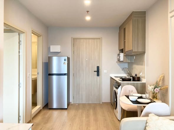 room interior of Life Rama 4 – Asoke