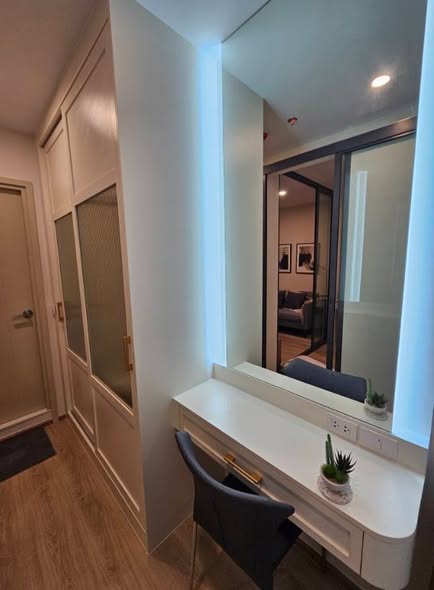 room interior and bathroom of Life Rama 4 – Asoke