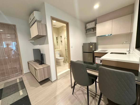 bathroom of Life Sathorn Sierra ไลฟ์ สาทร เซียร์รา