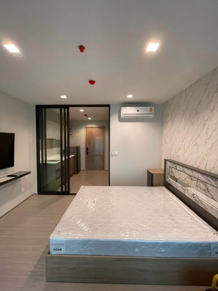 bedroom and room interior of Life Sathorn Sierra ไลฟ์ สาทร เซียร์รา