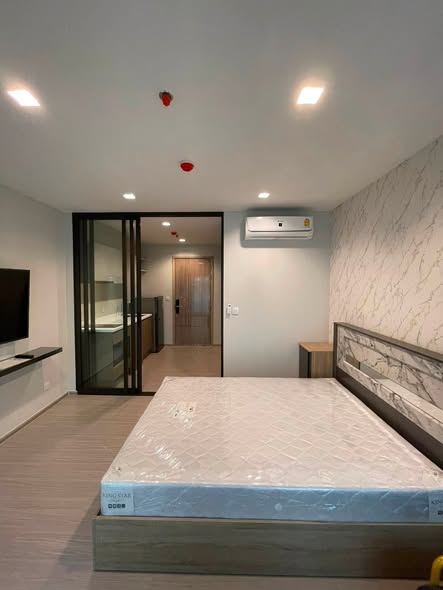 bedroom and room interior of Life Sathorn Sierra ไลฟ์ สาทร เซียร์รา